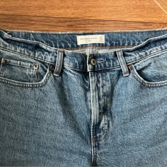 Abercrombie & Fitch Baggy Low Rise Jeans - Picture 3 of 4